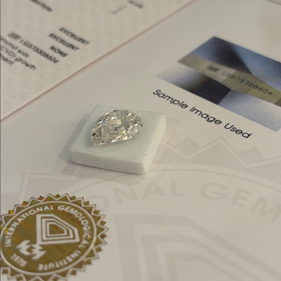 4.25 Carat Pear Shaped laboratory-grown diamond: colour G, clarity SI1, ~4.25 ct - Picture 7 of 12